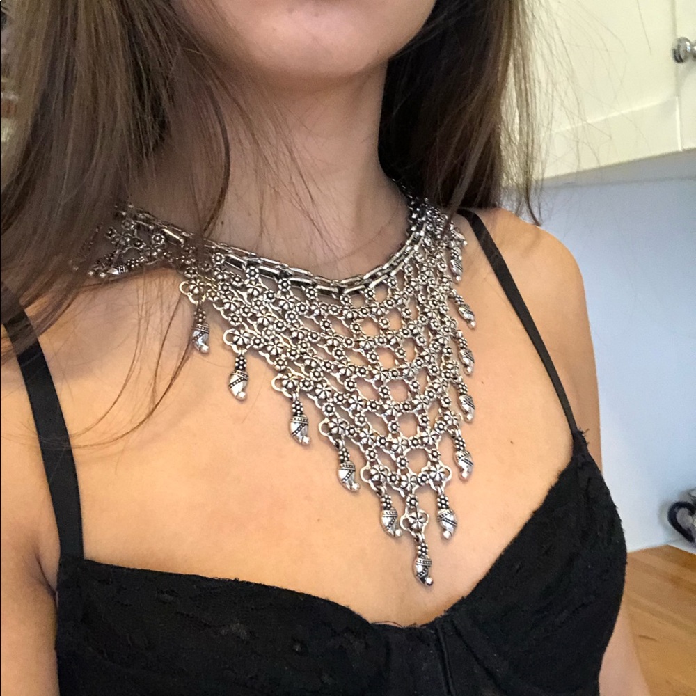 ❌SOLD❌Silver Bib Necklace